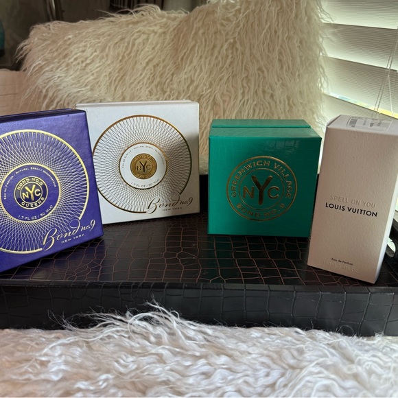 Lot of empty luxury brand frangrabce boxes. Green box is an empty candle box. - Picture 1 of 5